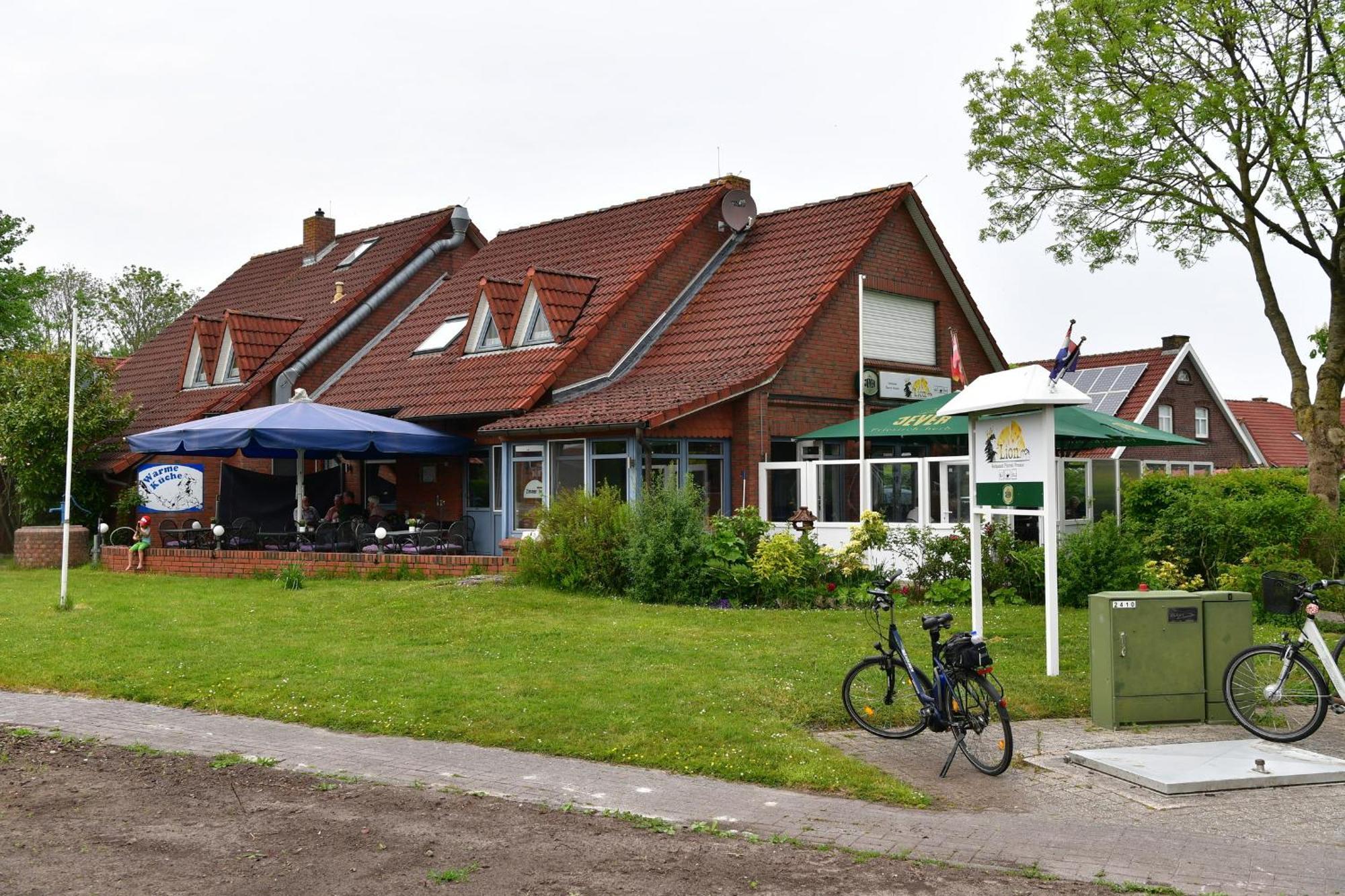 Krummhörn Pension Restaurant Pizzeria Lion מראה חיצוני תמונה